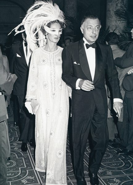 Gianni e Marella Agnelli al Black & White Ball al Plaza Hotel di New York nel 1966