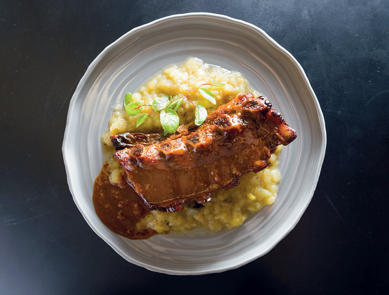 Puntine di maiale con salsa BBQ su parmentier - L'Assomoir