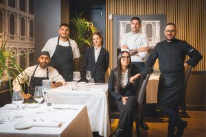 M come Marchese - Lo chef Giovanni Piselli con il team del Marchese