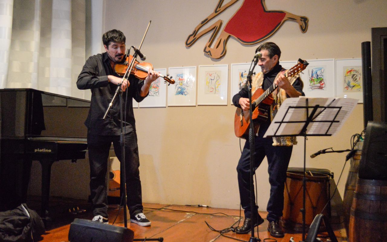 Zizzo e Decima cena argentino-piemontese da Rabezzana - Sul palco la musica di Miguel e Lautaro Acosta con Gino Doroni e Oscar Torres