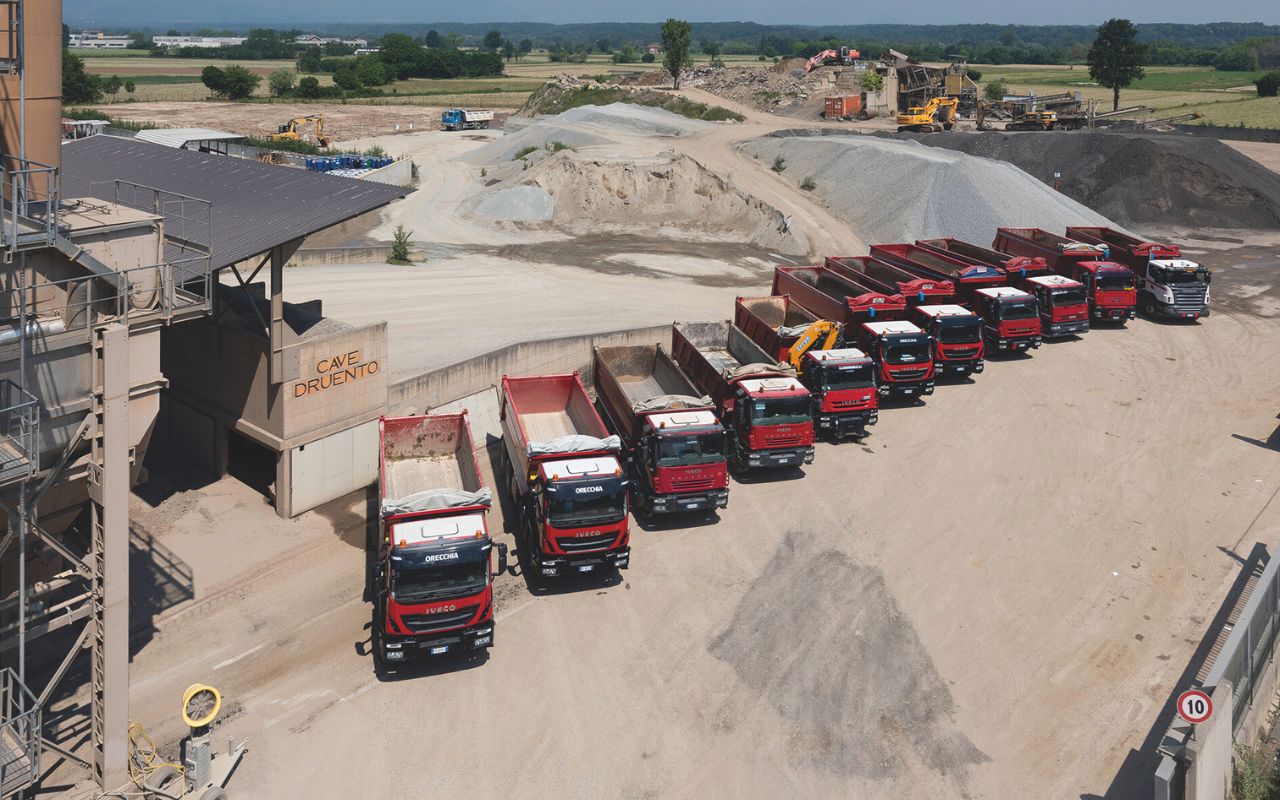Cave Druento - Flotta di autocarri per il trasporto di materiali