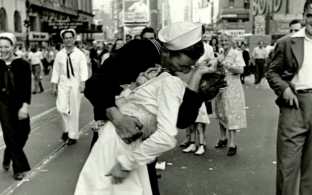 Alfred Eisenstaedt - CAMERA