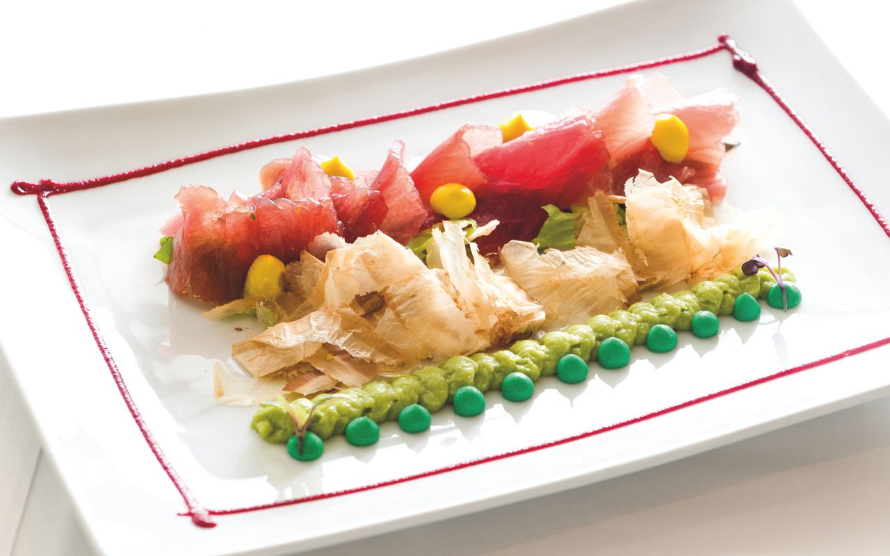 Bistrot del Castello - Sashimi di tonno con maionese di piselli, salsa di avocado e katsuobushi