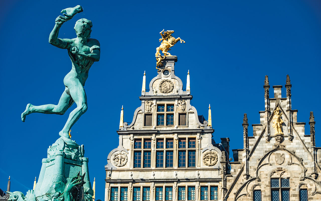 Viaggio alle Fiandre - La fontana di Brabone è il più noto tra i simboli di Anversa