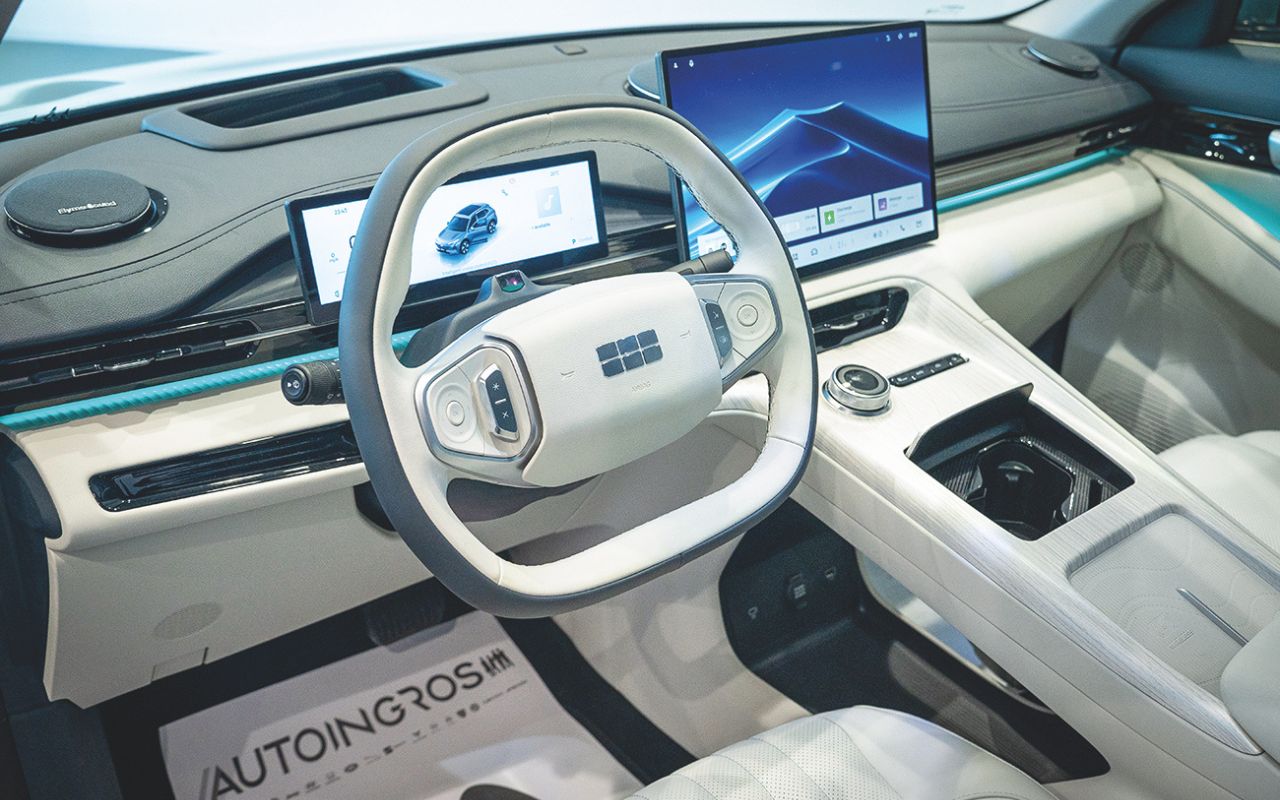 Autoingros - L’interno della Geely EX 5