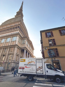 Potete scorgere i furgoni Prontoservice, operosi, in giro per la città