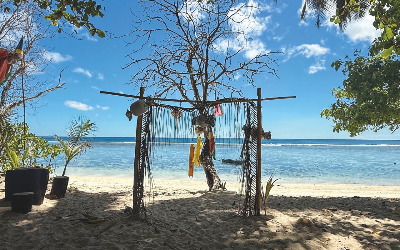 Seychelles - La spiaggia di Orique un progetto culturale di Terry Philoe