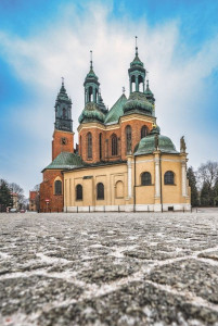 Viaggio Poznań + Breslavia - La cattedrale di Poznan, austera e poderosa, custodisce ancora le tombe dei primi re cristiani