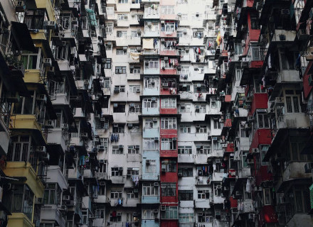 La solitudine la malattia del XXI secolo - L'esterno delle case bara a Hong Kong © Capa