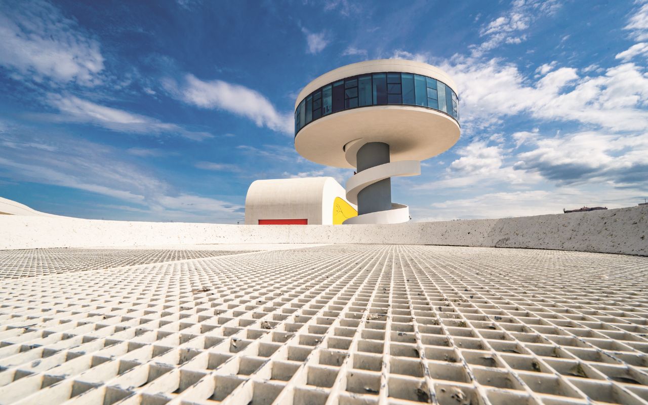 Asturie - Il Centro Niemeyer, unica opera spagnola del grande architetto brasiliano, è una meraviglia che vale il viaggio