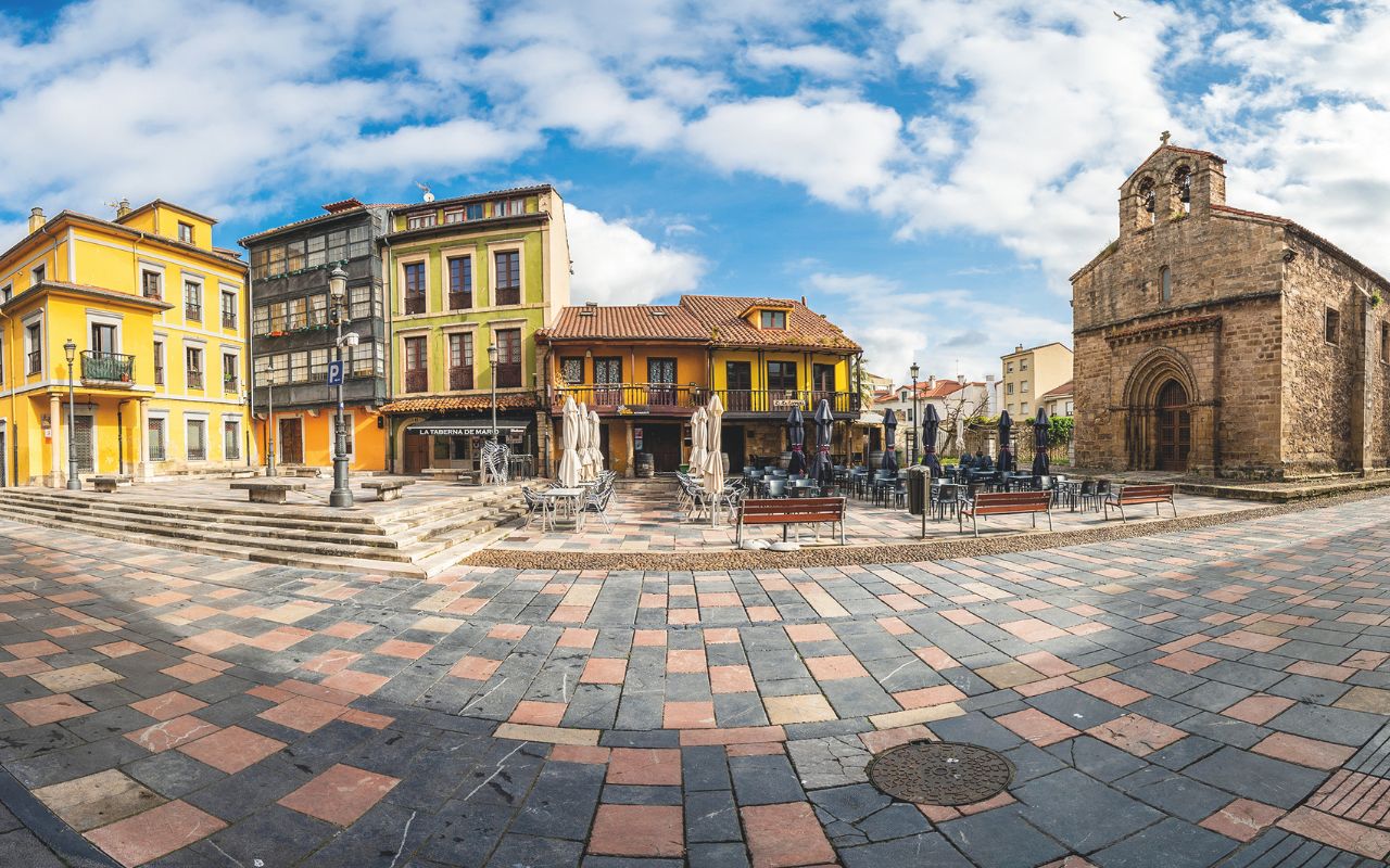 Asturie - La Piazza del Municipio è il cuore di Avilés