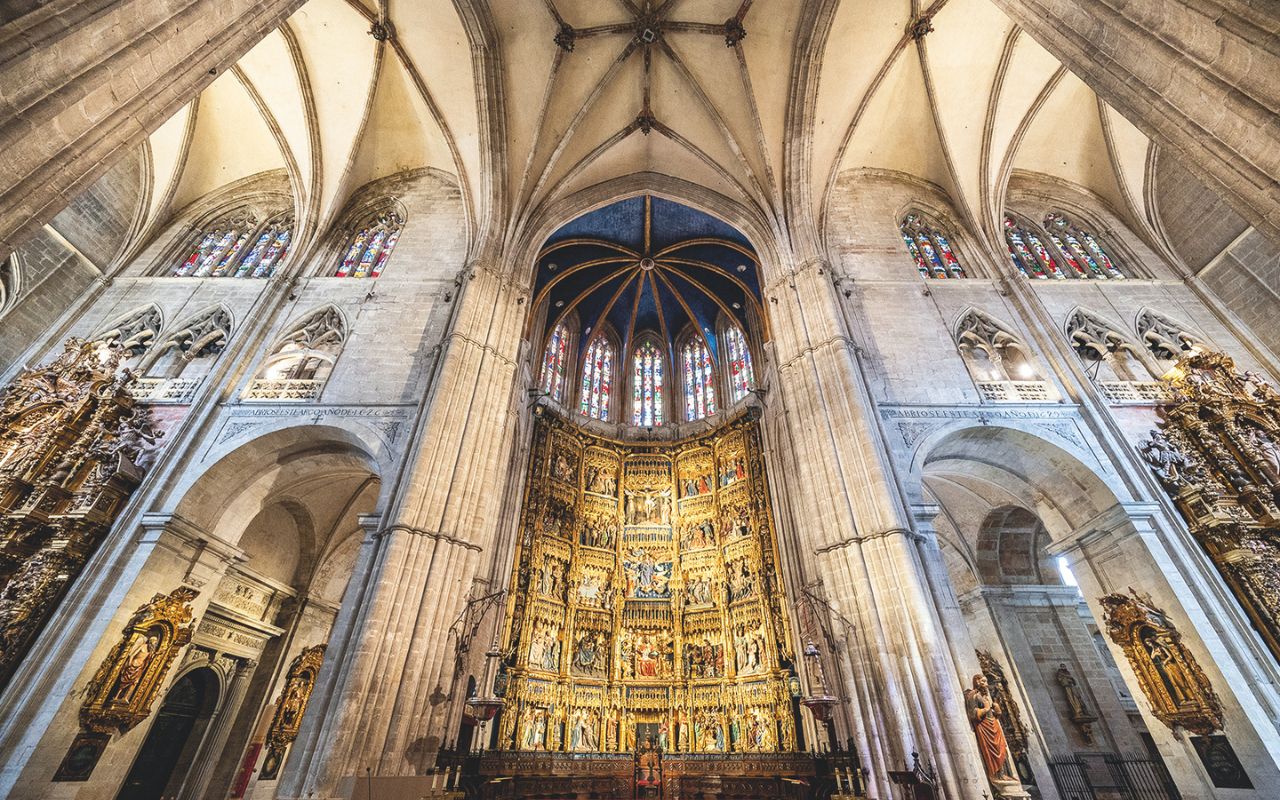 Asturie - La cattedrale di San Salvador, meta dei pellegrini sul Cammino di Santiago, è il vertice dell’architettura asturiana