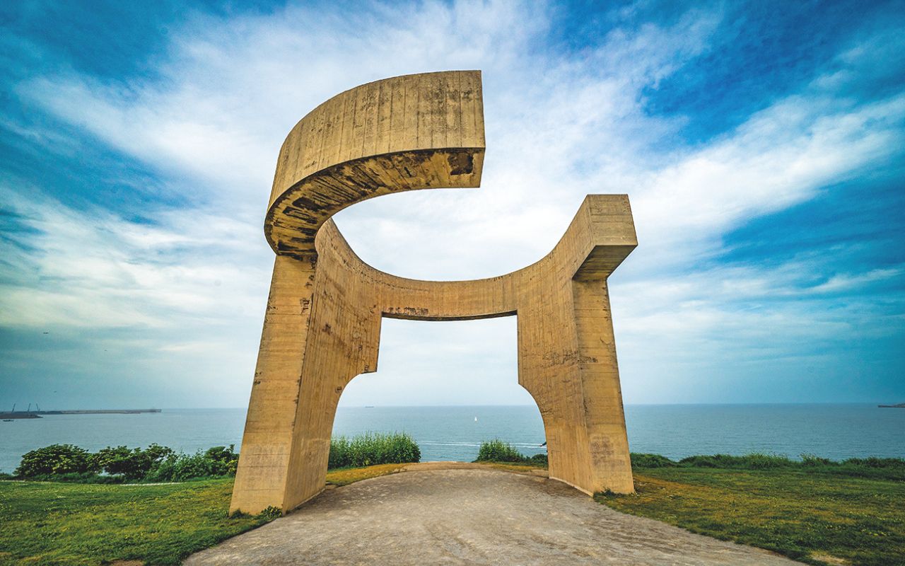 Asturie - La scultura Elogio del Horizonte di Edoardo Chillida incarna l’anima oceanica di Gijón