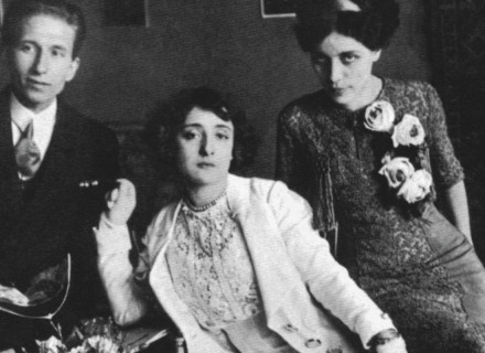 35 mm, Estate 1907 - Guido Gozzano, Lyda Borelli e Amalia Guglielminetti © Archivio GBBALAMY