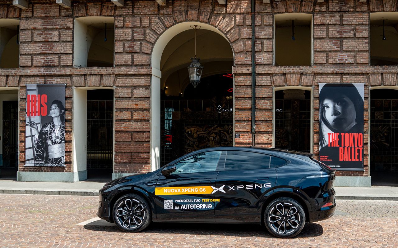 Autotorino XPENG - Davanti al Teatro Regio