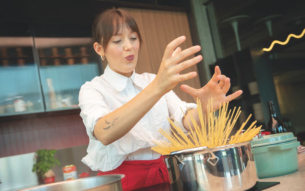 Cooker Girl, Aurora Cavallo in cucina