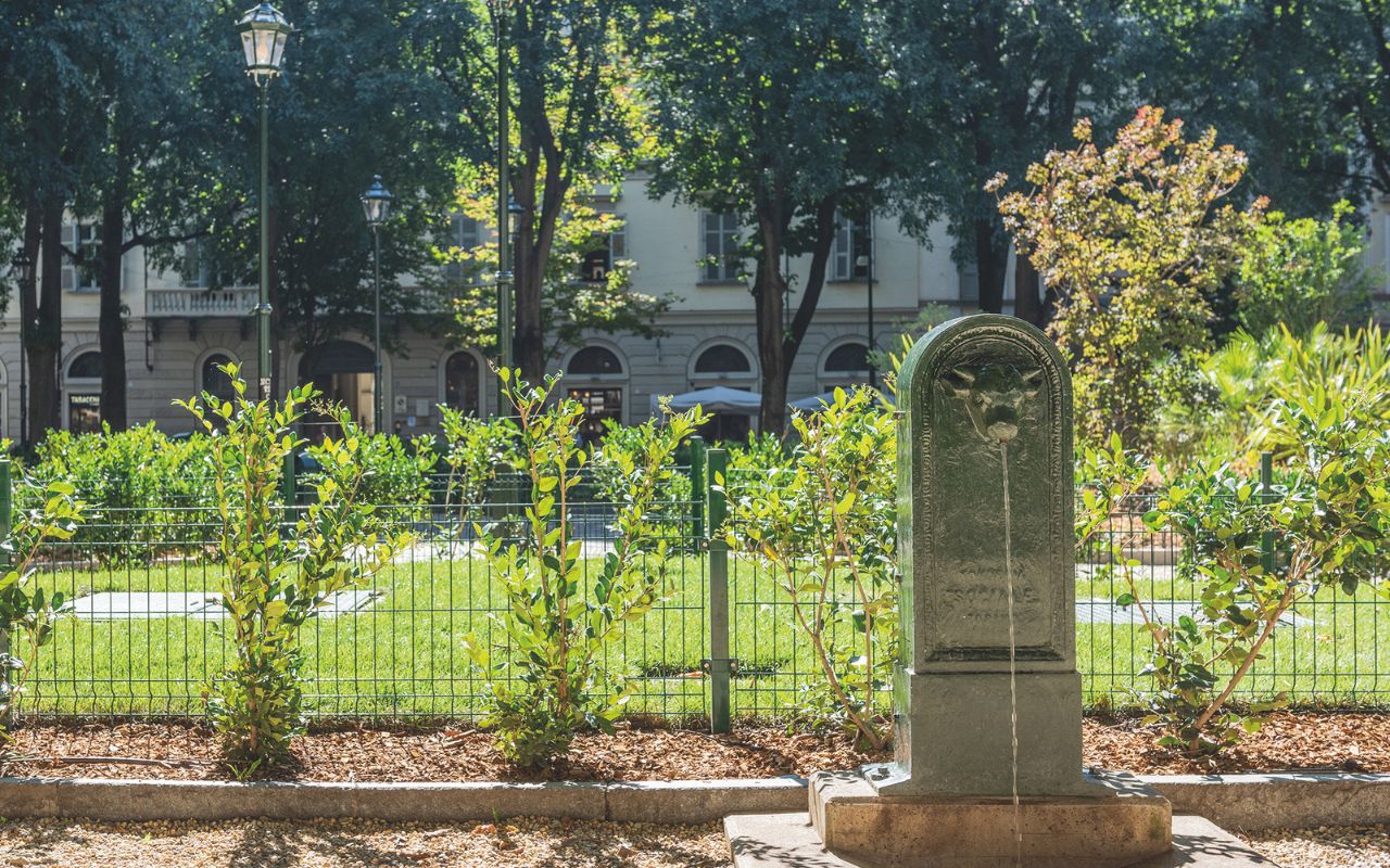 Piazza Maria Teresa - Una cisterna che raccoglie l’acqua del toret, spostato per l’occasione, che viene poi riutilizzata per l’irrigazione
