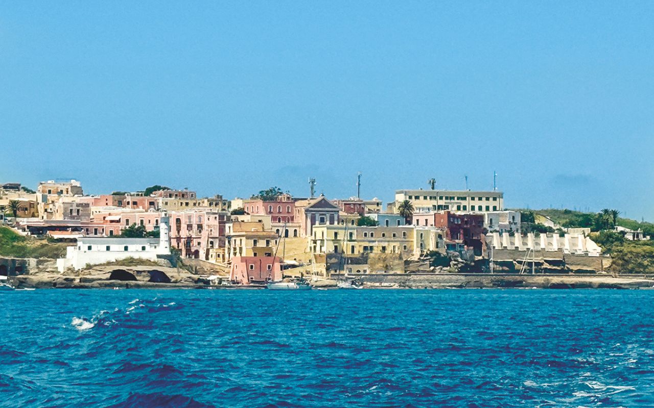 Ventotene vista dal mare