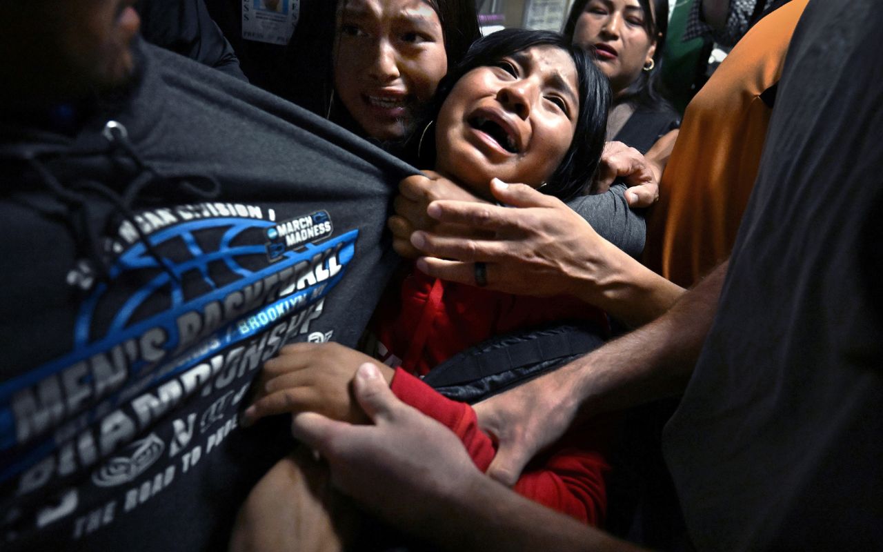 World Press Photo Exhibition 2026 a Torino, la preview stampa - World Press Photo of the Year Carol Guzy ZUMA Press iWitness for Miami Herald